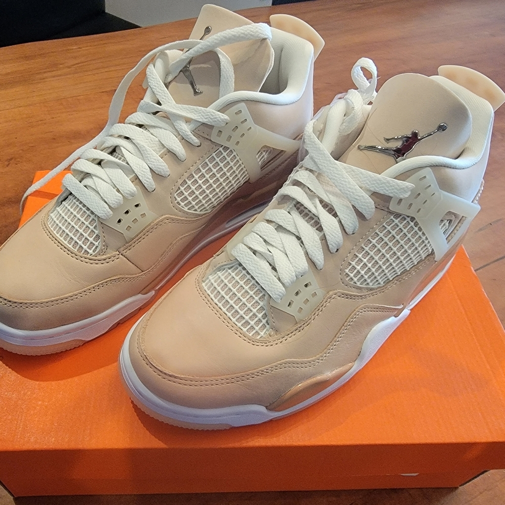 Womens Air Jordan 4 Retro